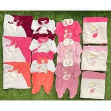 Kit  saída maternidade para bebê recém nascido com 2 peças feminino em plush (macacão e manta)