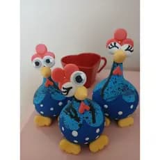 3 galinhas azul feitas a mão.
