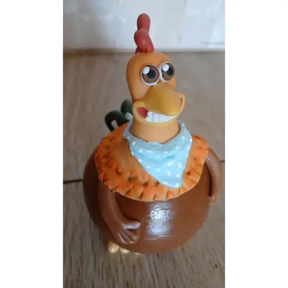 Galo de cabaça feito a mão.