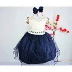 Vestido Off e azul marinho, saia de tule com brilho