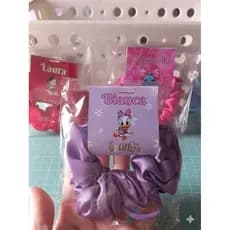 Lembrancinha de Aniversário Infantil com Xuxinha de Cetim Personalizada | Tag com Nome e Idade | Kit 10, 20, 30 ou 50 Un