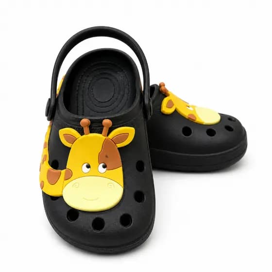Sandália Infantil Masculina Babuche com Enfeite de Girafa. Leve e Macio para o seu menino.
