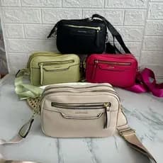 bolsa crossbody feminino  com 4 divisórios multicompartimento interno e alça reforçada
