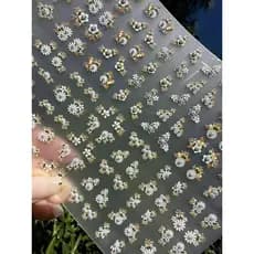 140 ADESIVOS PARA UNHAS- FLORZINHAS BRANCAS E DOURADAS COM PEDRINHAS