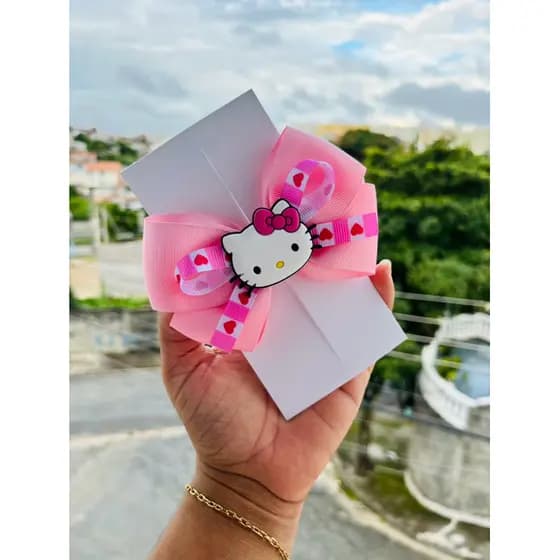 Laço Infantil Rosa com Aplique da Hello Kitty – Presilha Bico de Pato 5,5 cm