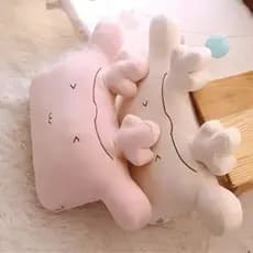Almofada de Pelúcia Infantil Rosa Travesseiro Bichinho Fofo Decorativo