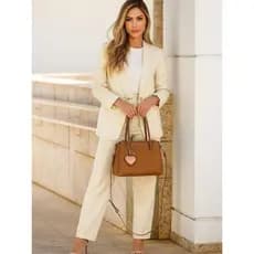 Bolsa Feminina estruturada com chaveiro de coração  Com duas alças