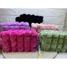Necesser Pelucia Necessaire com Pompom e Alça Feminina Alto relevo Peluda Estojo de Bolsa