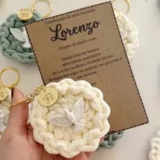 Kit 10 Lembrança  Batizado - Chaveiro Mandala com aplique Espírito Santo + cartão + embalagem.