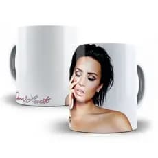 Caneca Personalizada Demi Lovato: Sinta a força e a beleza da cantora em cada gole!
