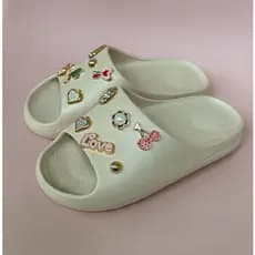 Chinelo Feminino Nuvem Anatômico Leve EVA Com Acessórios Pins