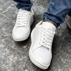 Tênis Masculino Branco Casual | Look Moderno e Confortável