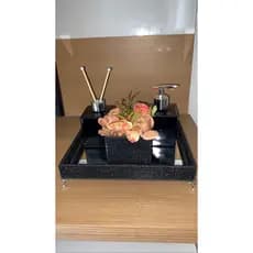 Kit Bandeja em Mdf decirada com Strass  Luxo Vaso Decorativo com Flores Vidros Difusor e Sabonete líquido