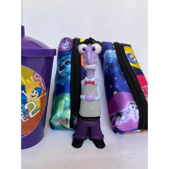 Kit Boneco medo e Estojo Divertidamente 15cm feito em pvc e lona sintética pintura do boneco artesanal