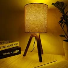 Abajur de Mesa em Madeira com Cúpula de Linho Decorativo para Quarto e Sala Paris