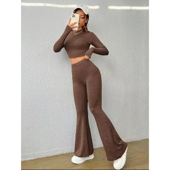 Conjunto feminino de frio calça flare cintura alta e cropped manga longa