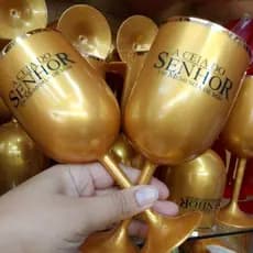 Taça dourada para ceia