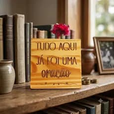 Vasinho Quadrado Decorativo de Madeira 10x10x3cm | Frase Tudo Aqui Já Foi Uma Oração | Sala | Quadro