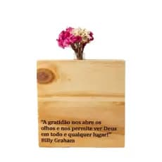 Placa Decorativa de Madeira 10x10x3cm Personalizada com Frase Artesanal Rústico Moderno Lembrancinha