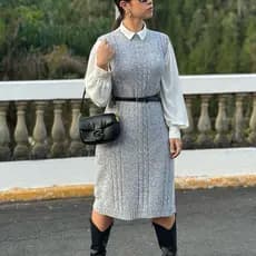 Vestido Midi Tricot Mousse com Fenda Lateral Modelagem Ampla e Confortável