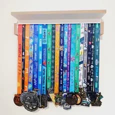 Porta Medalhas e troféu com reforços p/ 20 medalhas 50x11,5x10