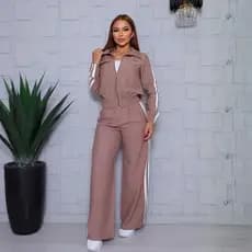 Conjunto Feminino Casual Jaqueta Com Zíper Elástico na Cintura Bolsos Laterais Listras Sensorial Nude Envio Imediato