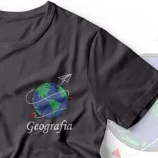 Camisa Geografia Bordada Símbolo Geografia em Malha PV Antipiling Faculdade de Geografia Tshirt