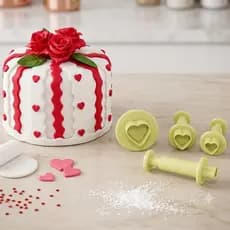 Kit Ejetor Coração Com 4 Peças Cortador Para Massas Pasta Americana Biscuit Biscoitos Doces BlueStar