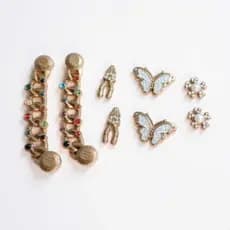 Kit Pins Botons Babuche Luxo Corrente Perolas Dourado Stras Brilho