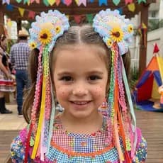 Duplinha de Laços Festa Junina Infantil Com Chapeuzinho Xadrez Detalhe Girassol Arraial Quadrilhas