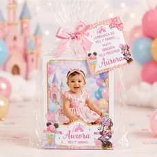 Foto com imã personalizado + Tag + Laço para lembrancinha aniversário com seu tema Infantil I Lembrancinha Foto 1 ano