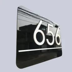 Placa Número Para Casas e Lojas Personalizada Em Acrílico Preto e Branco Resistente 30x20cm
