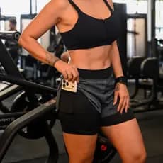 Shorts compressão 2 em 1 feminino para academia caminhadas e corrida Cinza
