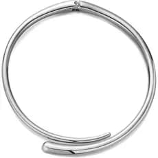 Colar minimalista prateado com punho grosso