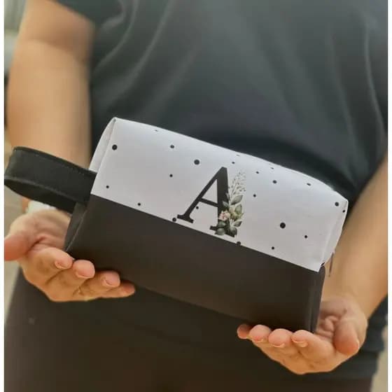 Necessaire box personalizada com inicial organizador de maquiagem bolsinhas