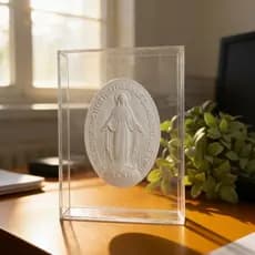 Moldura Caixa Acrílico Decoração Quadro Transparente com Medalha de Nossa Senhora Gesso