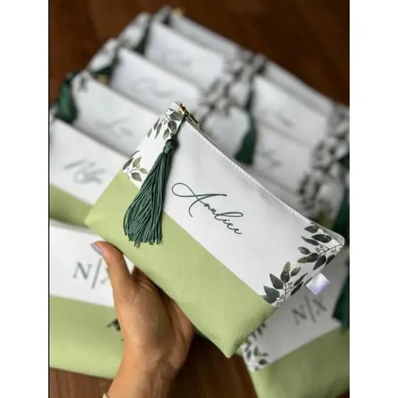 kit 25 Nécessaire Personalizada com Nomes Folhagens Verde para Madrinhas, Formaturas e Aniversários.