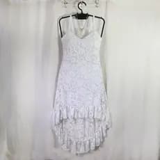 Vestido rendado branco com cauda TAM M. Réveillon. [MEDIDAS NA DESCRIÇÃO] [BRECHÓ FOFUCHA]