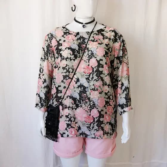 Blusa floral plus size TAM 54, em chiffon, [MEDIDAS NA DESCRIÇÃO] [BRECHÓ FOFUCHA]