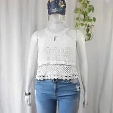Blusa rendada branca verão. TAM M. Estilo cropped [MEDIDAS NA DESCRIÇÃO] [BRECHÓ]