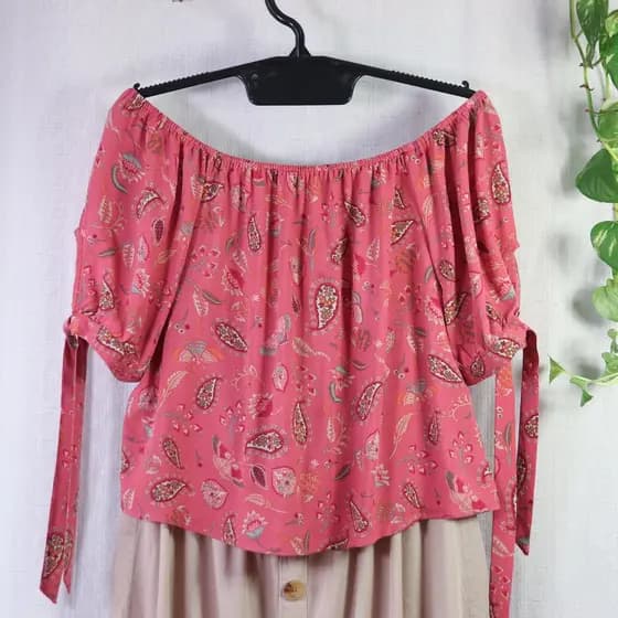 Blusa ciganinha TAM PP, na cor salmão estampada [MEDIDAS NA DESCRIÇÃO] [BRECHÓ]