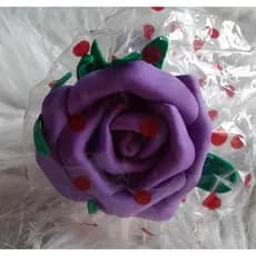 Caneta em flor de eva decorada com fita de cetim