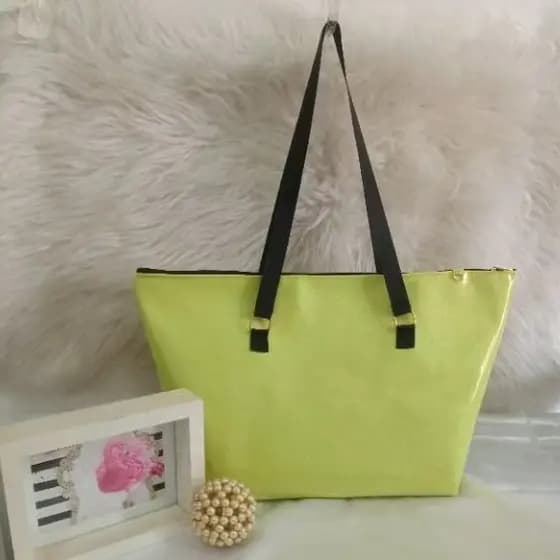 🌟 **Bolsa Tote Sintético com Glitter  – Exclusiva, Elegante e de Envio Imediato!** 🌟