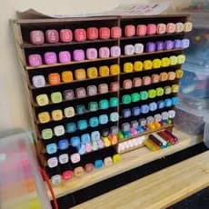NICHO PARA 128 CANETAS EM MDF CRÚ DE 3 MM COM 18 REPARTIÇÕES  PARA  MARCADORES TIPO COPIC,