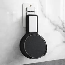 Suporte de Tomada para Alexa Echo Pop com Organizador de Cabos – Plug In Sem Furação Premium