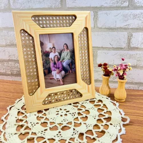 Porta-Retrato 10x15 em Pinus com Palha e MDF – Estilo Rústico Elegante para Casa