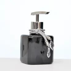 KIT LAVABO PET (Plástico)PRETO COM PRATA, 250 ML AROMATIZADOR  E SABONETEIRA.
