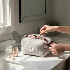 Nécessaire Feminina Amavê: Estojo Compacto, Elegante e Exclusivo para Maquiagem e Itens Pessoais