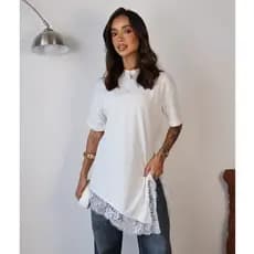 Camiseta Feminina Renda Assimetrica FENDA Maxi Tee 100% Algodão T-shirt Barra Renda