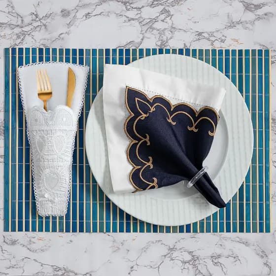 "Porta Talher Bordado – Sofisticação e Exclusividade para uma Mesa Impecável. Detalhes que Encantam!